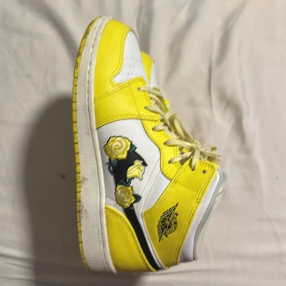 Nike Yellow and White Sneakers - Picture 3 of 4